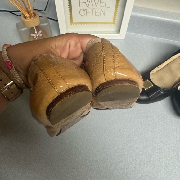 Tory Burch Black and Tan Leather Flats with Logo Medallion - Picture 10 of 12